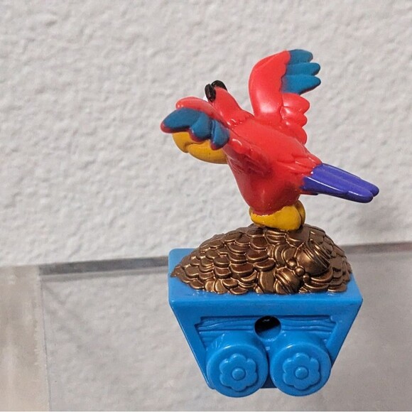 McDonalds Disney Aladdin Iago Parrot Bird On Gold Coins Cart Toy 1996, 2.25" - Picture 9 of 9